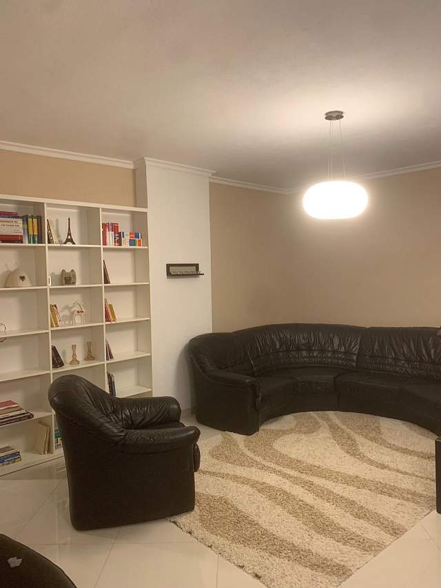 Tirane, jepet me qera apartament 3+1+BLK Kati 3, 121 m² 1.000 Euro (Rruga Islam Alla)