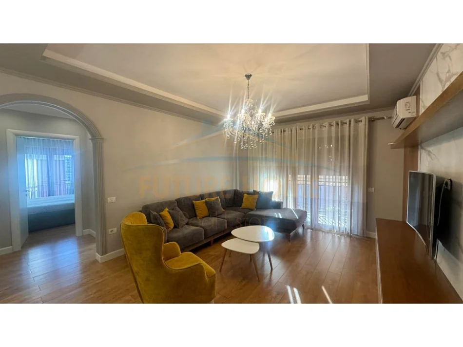 Tirane, jepet me qera apartament 3+1 Kati 5, 850 € 
