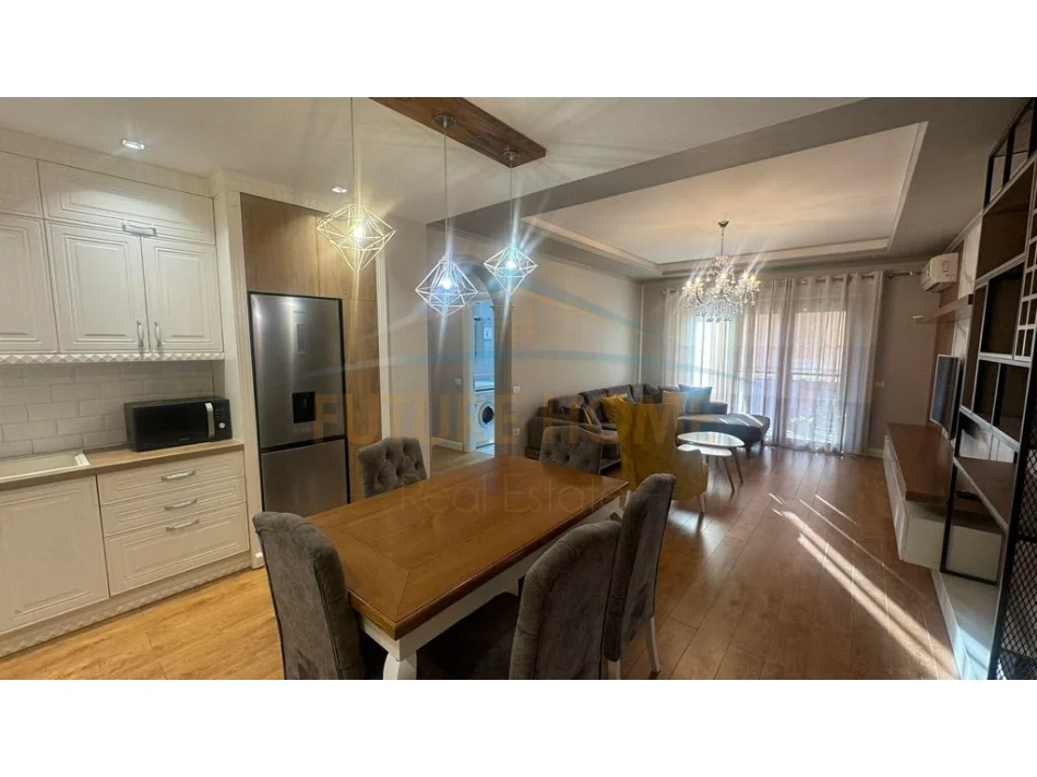 Tirane, jepet me qera apartament 3+1 Kati 5, 113 m² 850 € (Unaza e re)