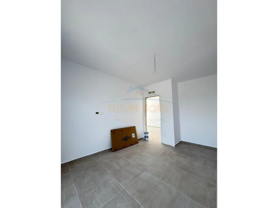 Qerret, shitet apartament 2+1 Kati 8, 138 m² 250.000 € (Qerret, Kavajë)