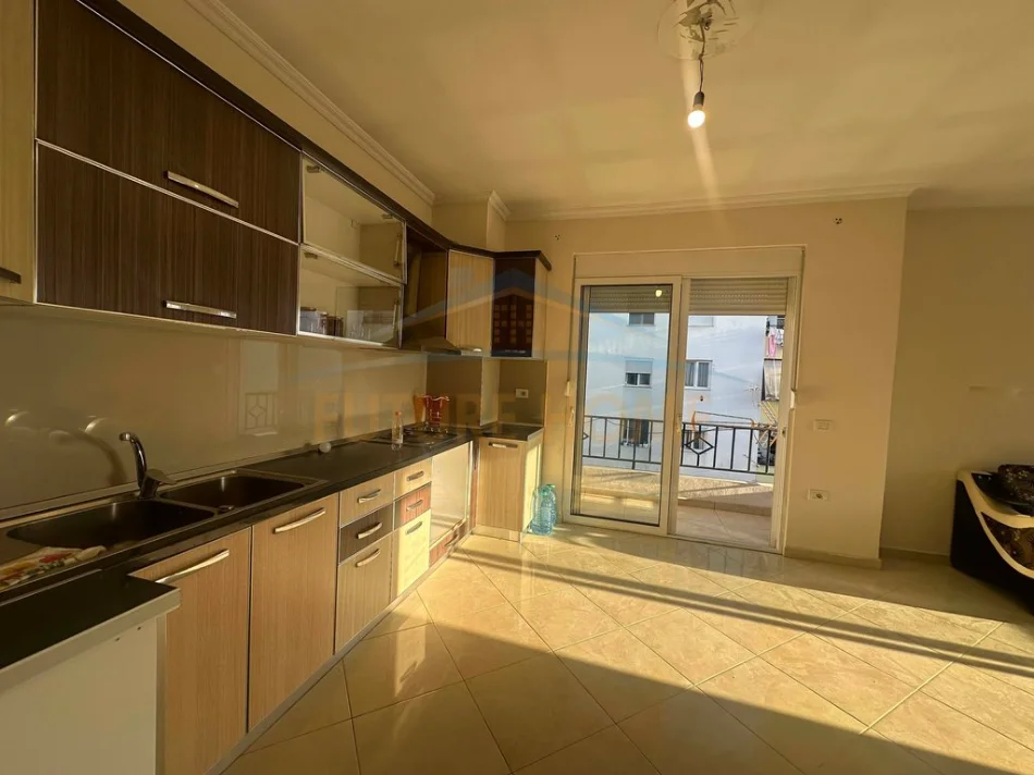 Tirane, shitet apartament 3+1 Kati 6, 134 m² 179.000 € 