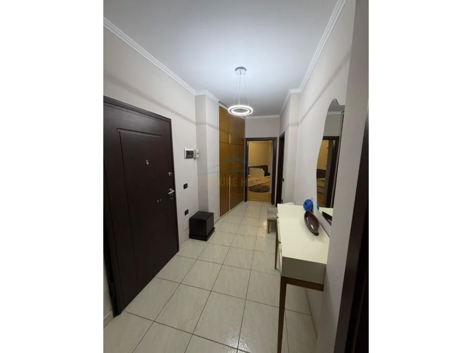 Tirane, jepet me qera apartament 2+1+Ballkon Kati 7, 105 m² 900 € (SHESHI WILLSON)