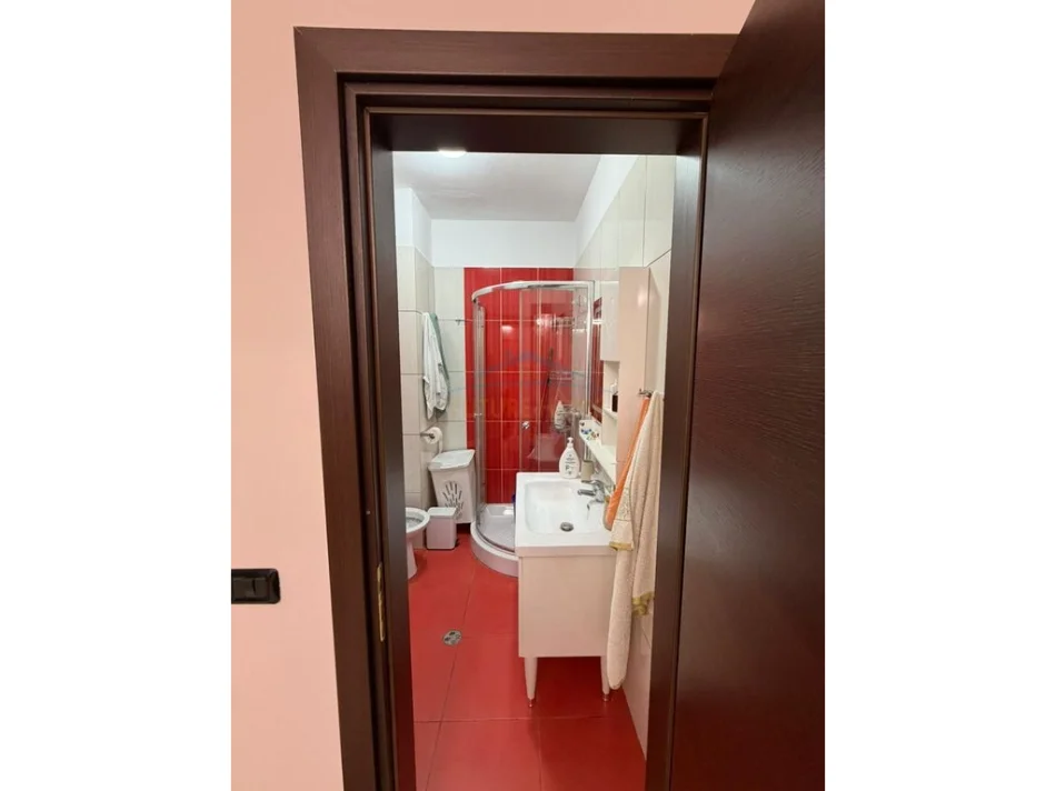 Tirane, jepet me qera apartament 2+1 Kati 7, 105 m² 900 € (Sheshi Willson)