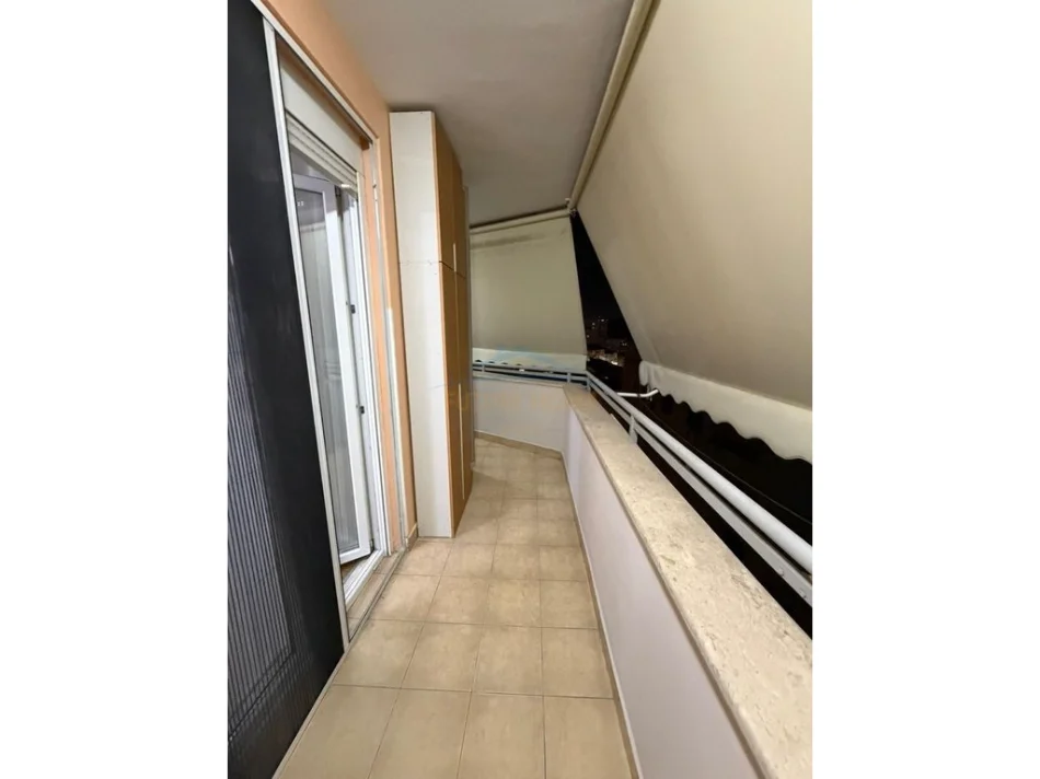 Tirane, jepet me qera apartament 2+1 Kati 7, 105 m² 900 € (Sheshi Willson , Tirane.)