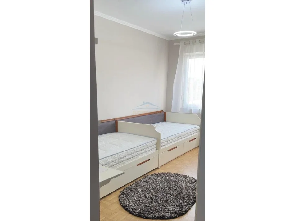 Tirane, jepet me qera apartament 2+1 Kati 7, 105 m² 900 € (Sheshi Willson)