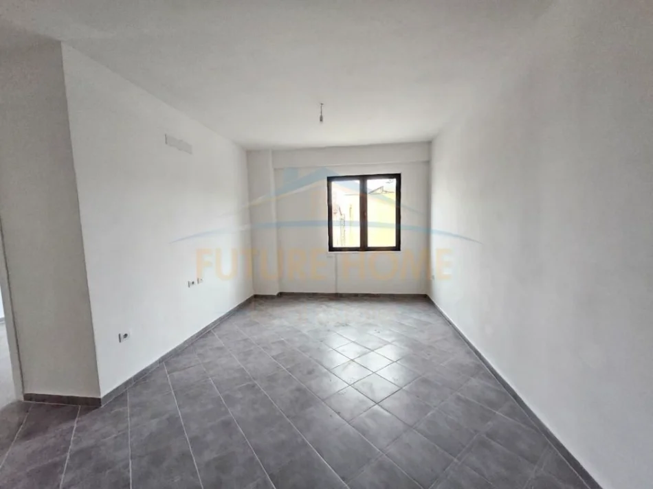 Tirane, jepet me qera zyre  + Post Parkimi , Kati 1, 93 m² 750 € (Jordan Misja)