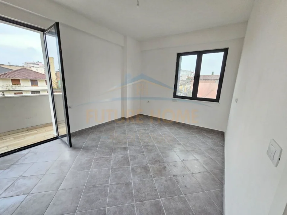 Tirane, jepet me qera zyre  + Post Parkimi , Kati 1, 93 m² 750 € (Jordan Misja)