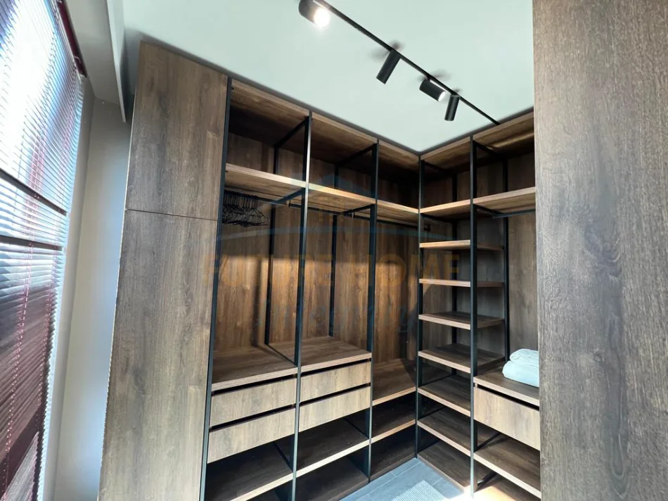 Tirane, shitet apartament 1+1+Ballkon Kati 3, 76 m² 200.000 € (Sauk)