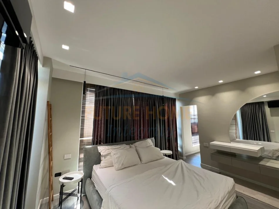 Tirane, shitet apartament 1+1+Ballkon Kati 3, 76 m² 200.000 € (Sauk)
