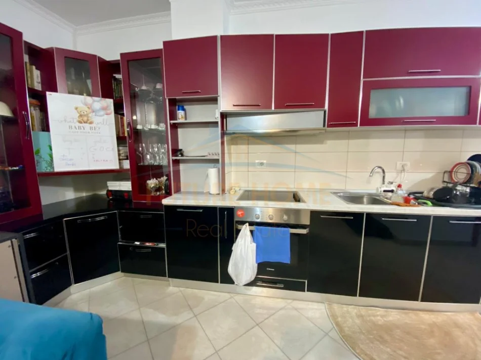Tirane, shitet apartament 2+1+Ballkon Kati 1, 93 m² 145.000 € (2 Palmat, Unaza e Re)