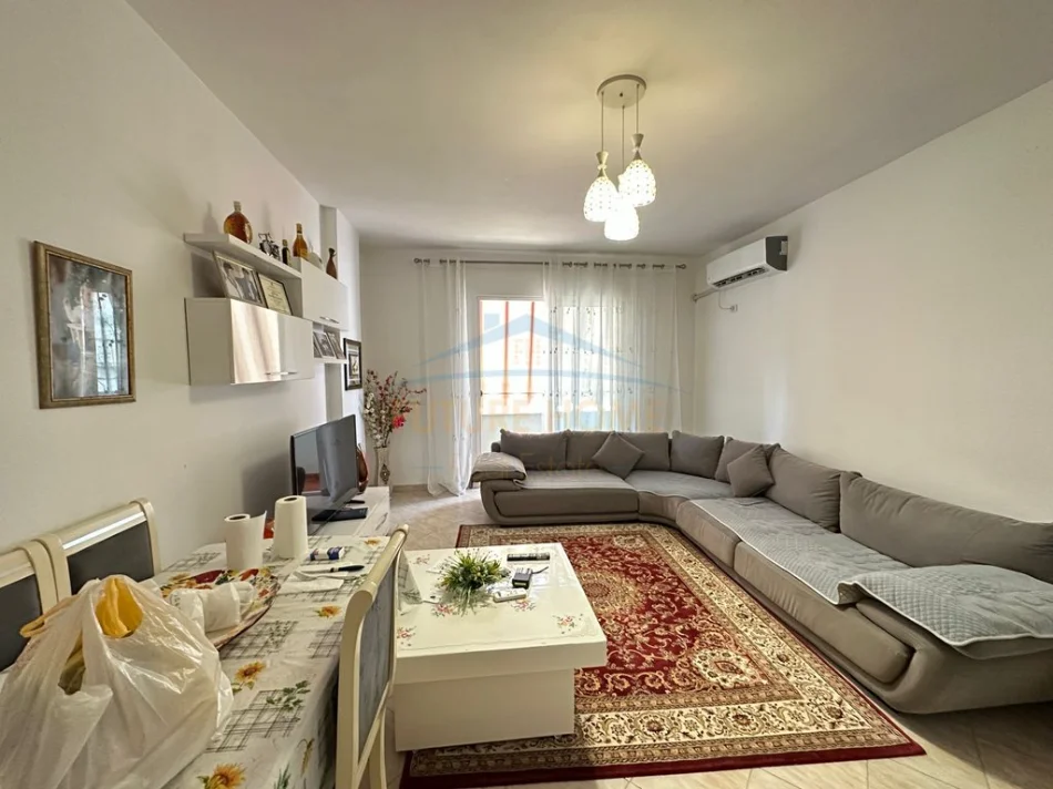Tirane, shitet apartament 2+1 Kati 3, 98 m² 147.000 € (Fresk)
