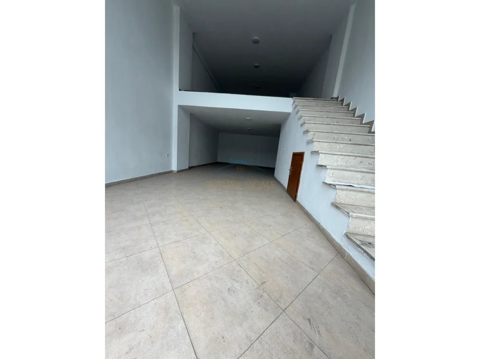 Tirane, jepet me qera ambjent biznesi Kati 0, 86 m² 600 € (Jordan Misja)