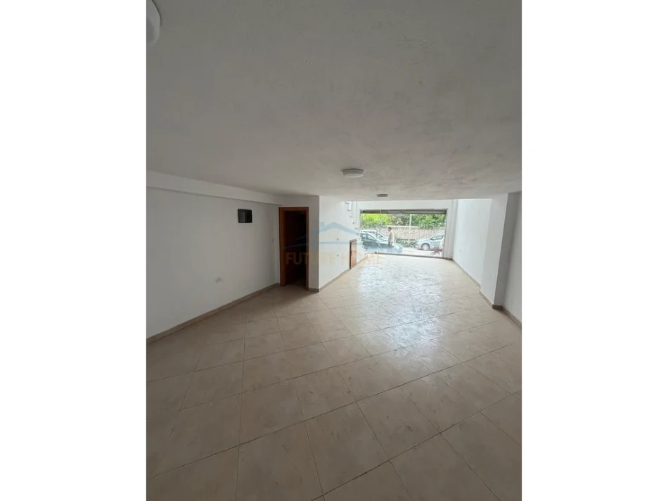 Tirane, jepet me qera ambjent biznesi Kati 0, 86 m² 600 € (Jordan Misja)