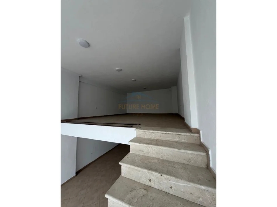 Tirane, jepet me qera ambjent biznesi Kati 0, 86 m² 600 € (Jordan Misja)