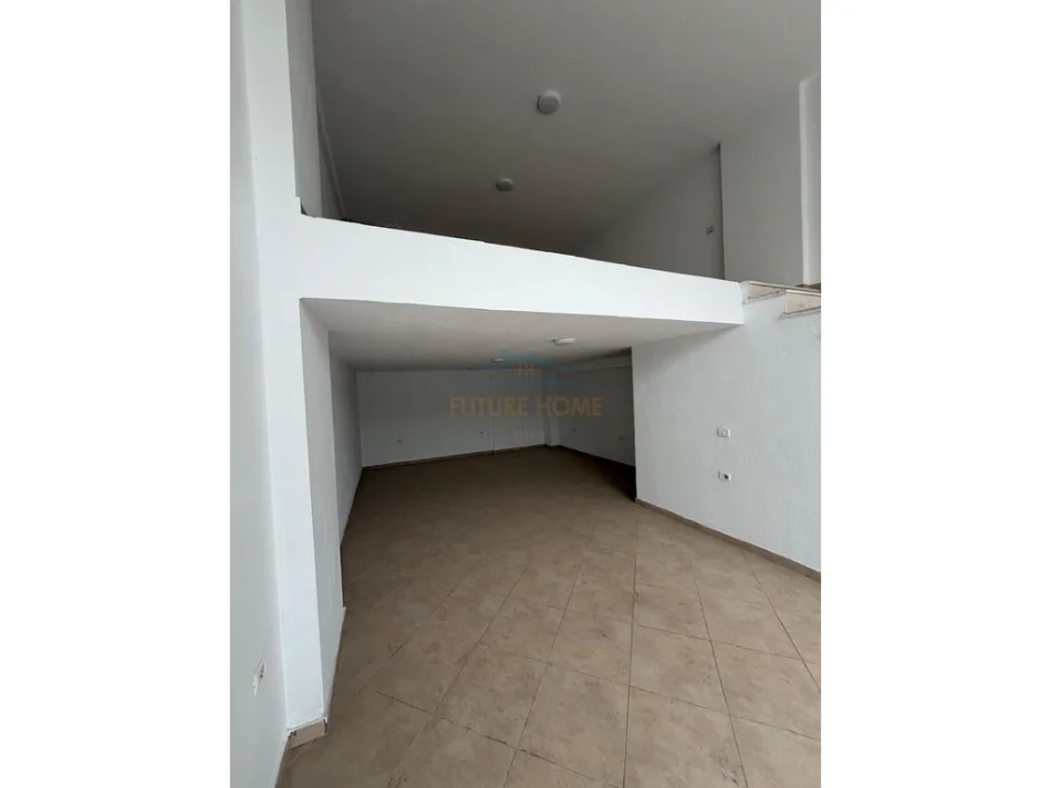 Tirane, jepet me qera ambjent biznesi Kati 0, 86 m² 600 € (Jordan Misja)