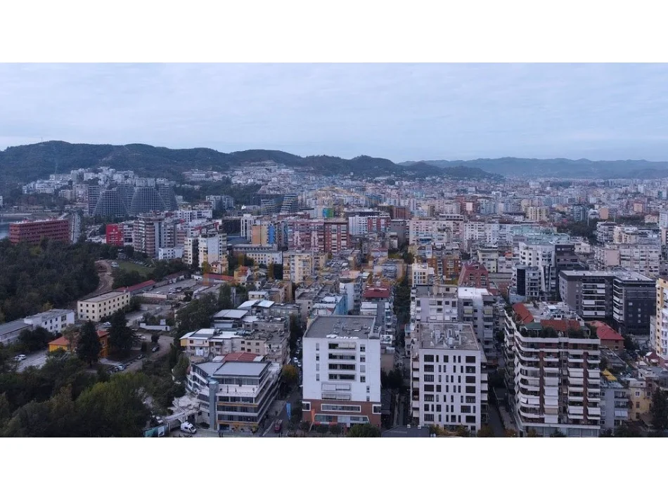 Tirane, shitet apartament 1+1, Kati 2, 76 m² (Pazari i Ri) Prane Zyres se Punes  Kontaktoni per Cmimin
