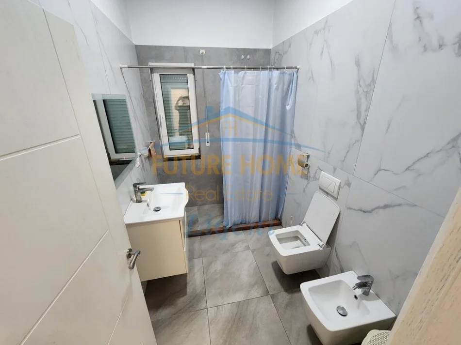 Tirane, jepet me qera apartament 2+1+Ballkon Kati 1, 121 m² 800 € (Liqeni i Thate)