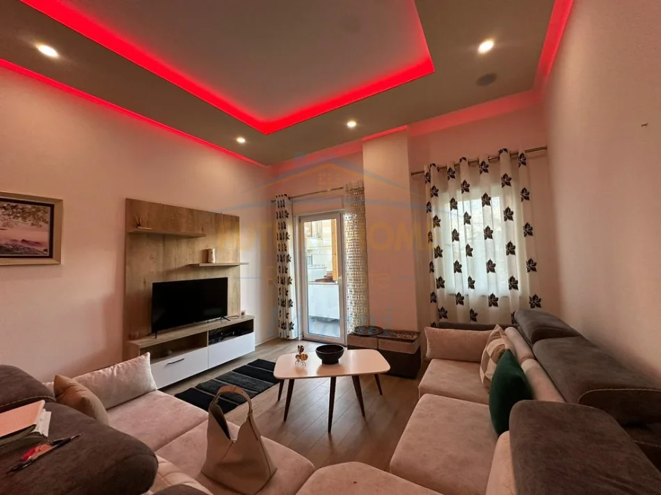 Tirane, jepet me qera apartament 2+1 Kati 1, 121 m² 800 € (Liqeni i Thate, Tiranë)