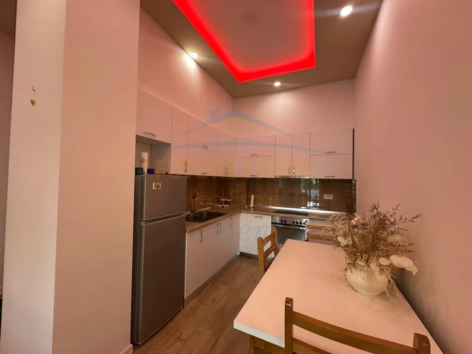 Tirane, jepet me qera apartament 2+1+Ballkon Kati 1, 121 m² 800 € (Liqeni i Thate)
