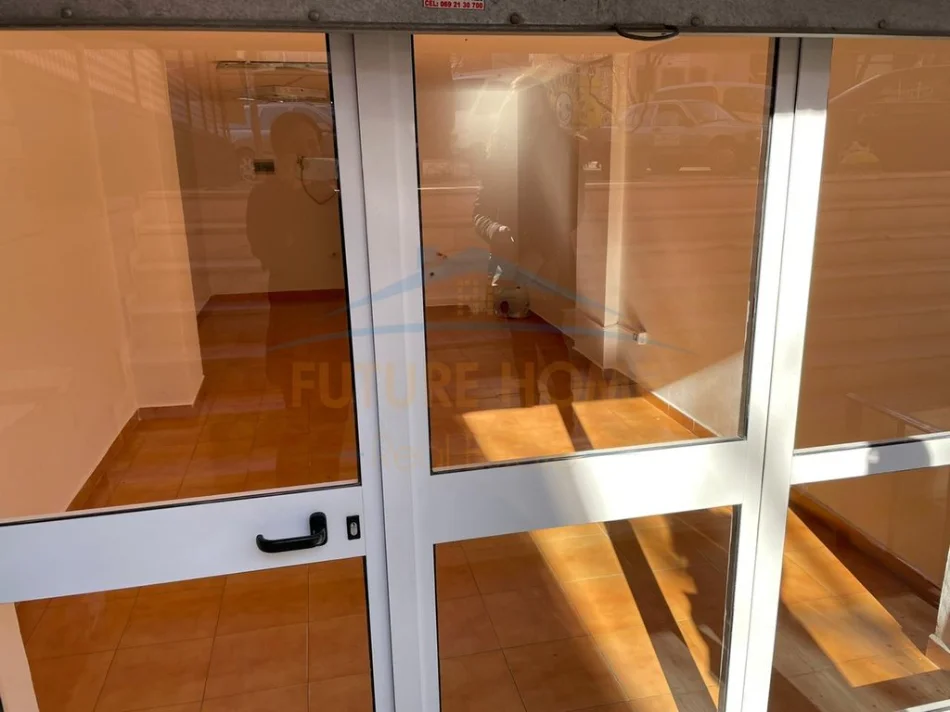 Tirane, jepet me qera zyre Kati 0, 520 m² 520 € (Bulevardi Bajram Curri)