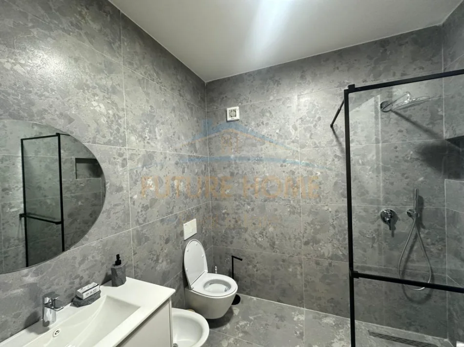 Tirane, jepet me qera apartament 1+1 Kati 7, 67 m² 800 € (Zogu i Zi)