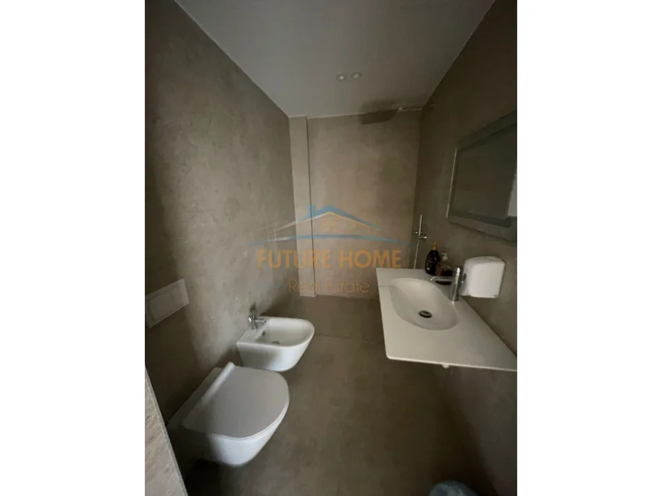 Tirane, jepet me qera zyre Kati 7, 101 m² 1.400 € (Rruga e Kavajes)