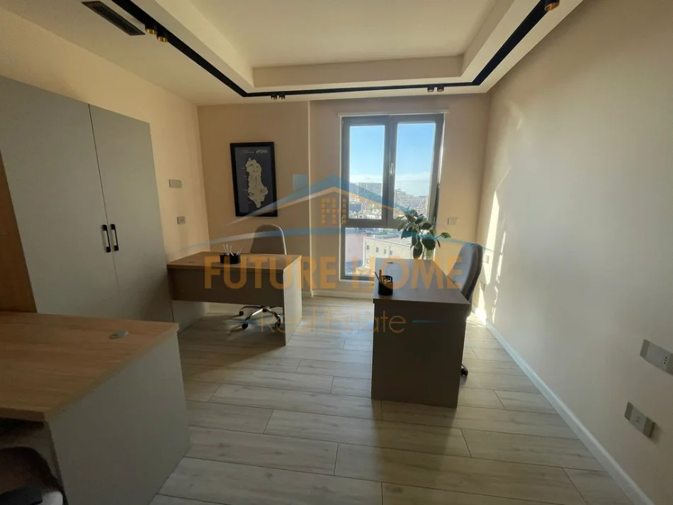 Tirane, jepet me qera ambjent biznesi Kati 7, 101 m² 1.400 € (Rruga e Kavajes)
