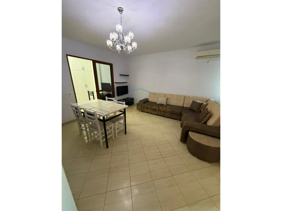 Tirane, jepet me qera apartament 2+1 Kati 8, 500 € 