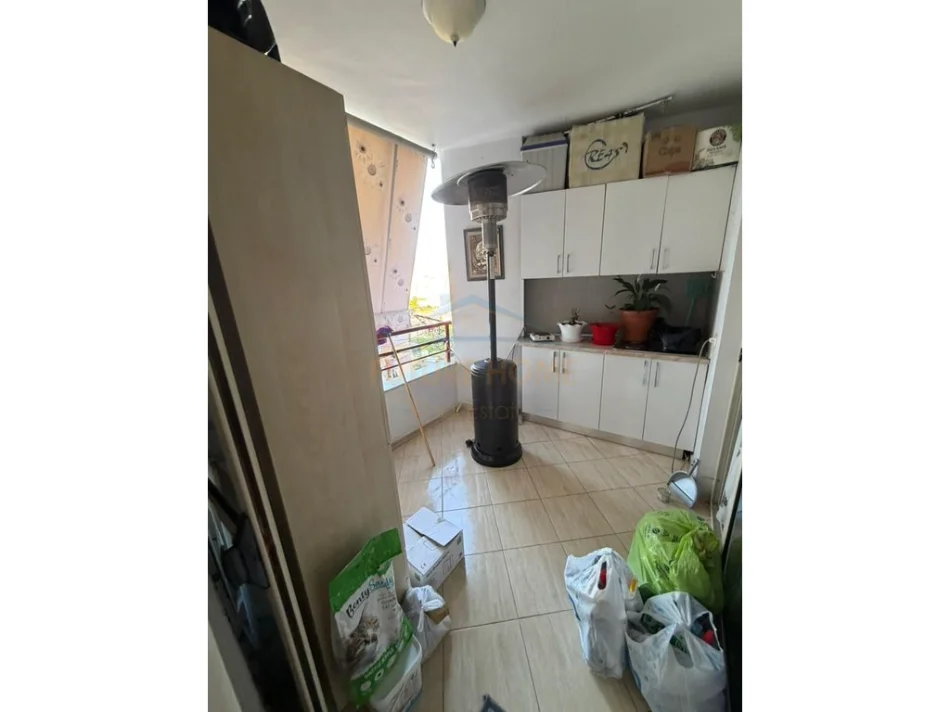 Tirane, jepet me qera apartament 2+1 Kati 8, 500 € 