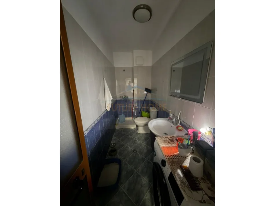 Tirane, jepet me qera apartament 2+1+Ballkon Kati 8, 63 m² 500 € (Yzberisht)