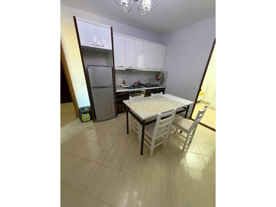 Tirane, jepet me qera apartament 2+1 Kati 8, 500 € 