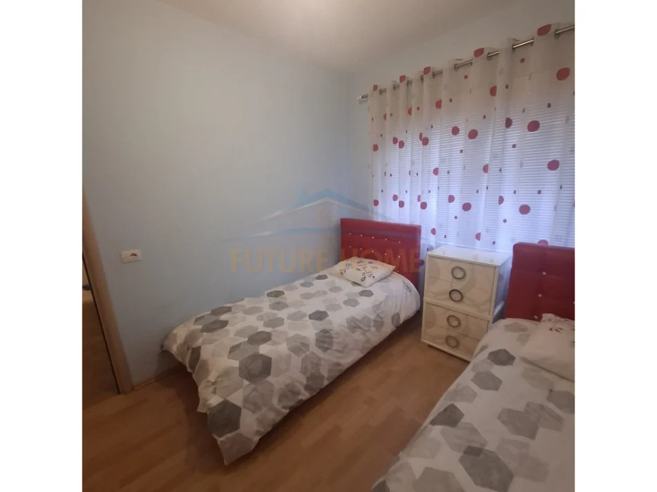 Tirane, shitet apartament 2+1+Ballkon Kati 7, 105 m² 165.000 € (Yzberisht)
