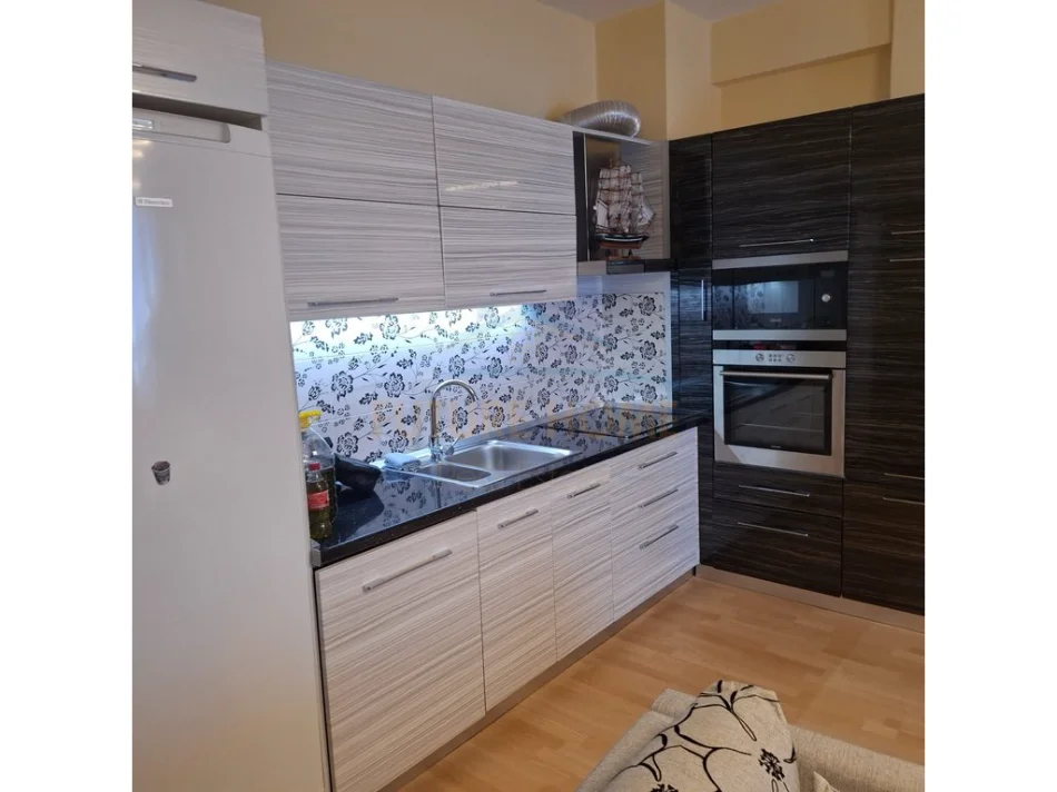 Tirane, shitet apartament 2+1 Kati 7, 90 m² 165.000 € (Yzberisht)