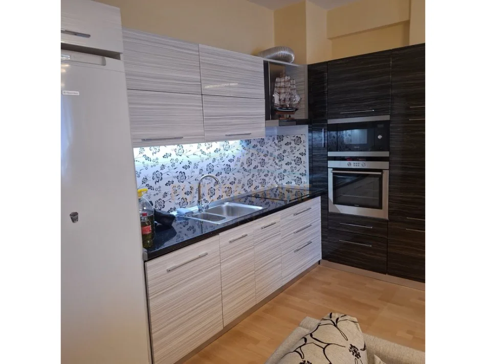 Tirane, shitet apartament 2+1 Kati 7, 90 m² 165.000 € (Yzberisht)