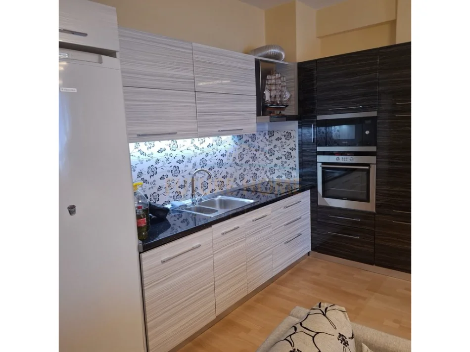 Tirane, shitet apartament 2+1 Kati 7, 105 m² 165.000 € (YZBERISHT)