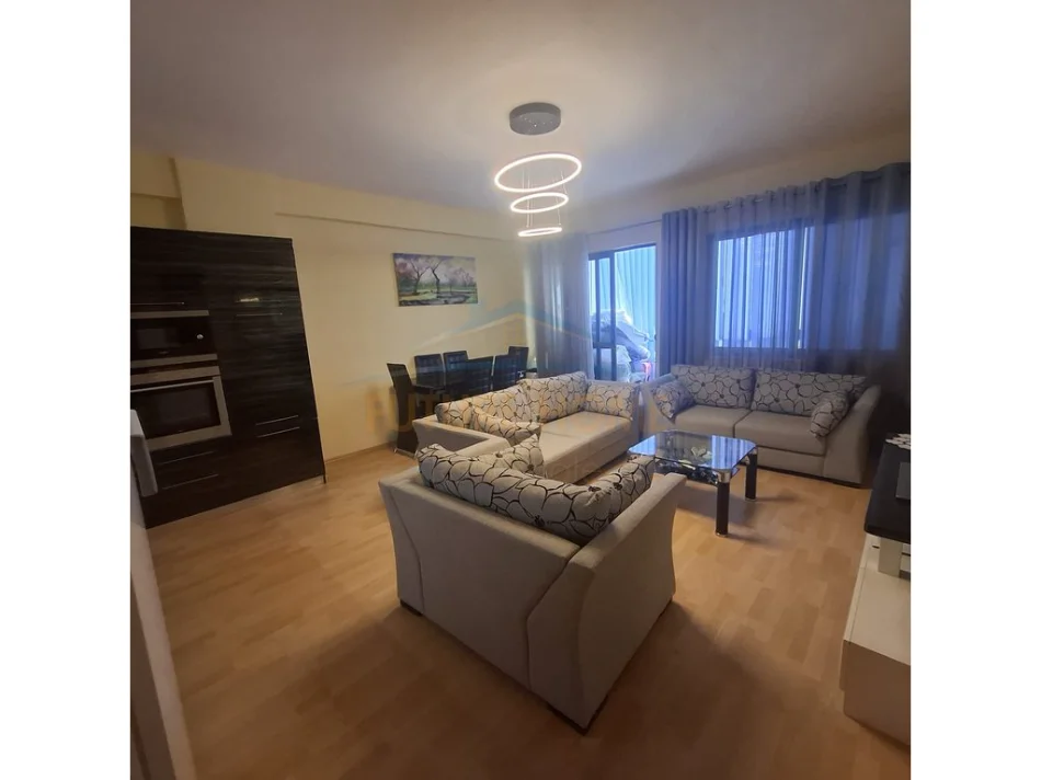 Tirane, shitet apartament 2+1 Kati 7, 90 m² 165.000 € (Yzberisht)