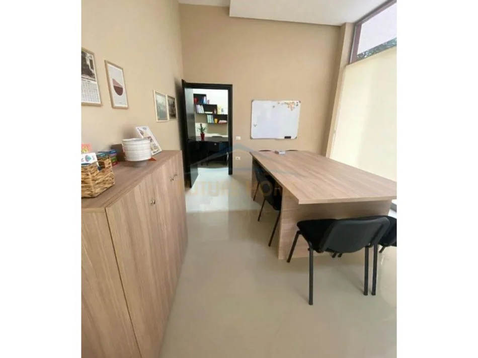 Tirane, shitet ambjent biznesi Kati 0, 72 m² 162.000 € (Fresk)