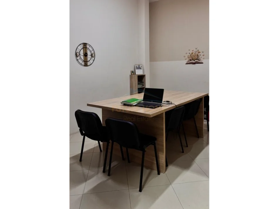 Tirane, shitet ambjent biznesi Kati 0, 72 m² 162.000 € (Fresk)