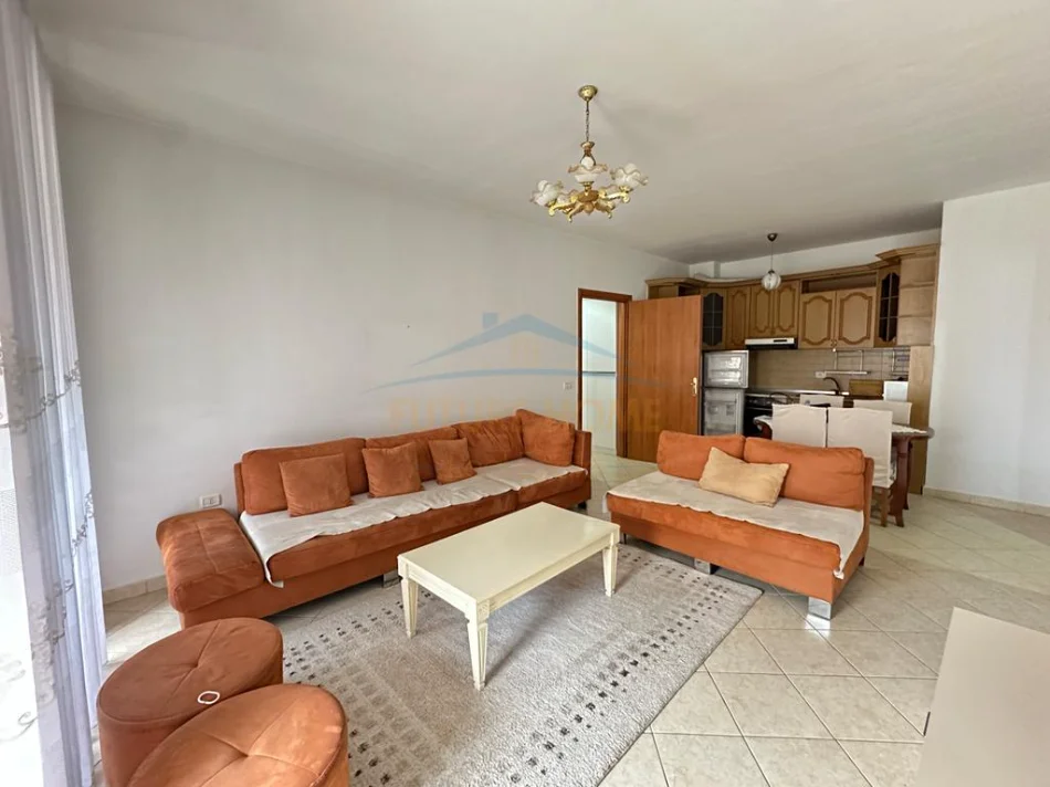 Tirane, jepet me qera apartament 3+1+Ballkon Kati 3, 119 m² 700 € (Stacioni i trenit)