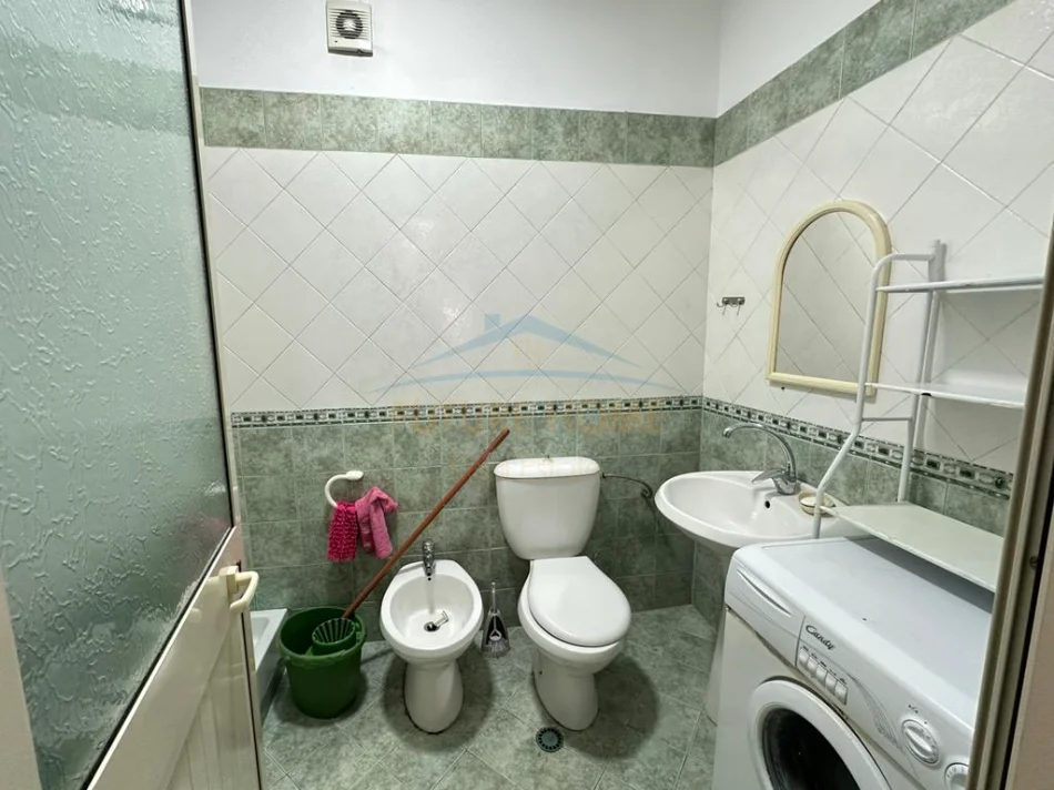Tirane, jepet me qera apartament 3+1+Ballkon Kati 5, 700 € (JORDAN MISJA)