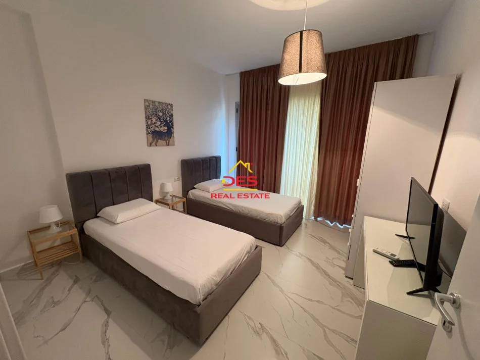 Vlore, jepet me qera apartament 2+1+Ballkon Kati 3, 90 m² 450 € (Rruga Dhimitër Konomi)