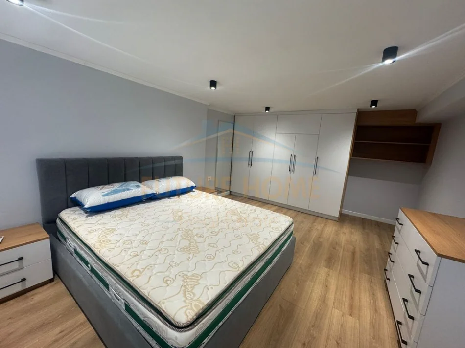 Tirane, jepet me qera apartament duplex Dublex Kati 1, 60 m² 450 € (Yzberish)