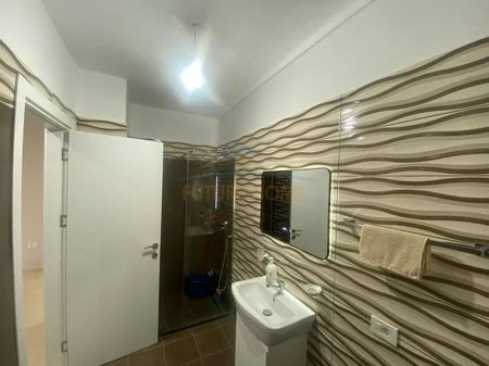 Vlore, jepet me qera apartament 2+1+Ballkon Kati 6, 107 m² 600 € (Trasballkanike)