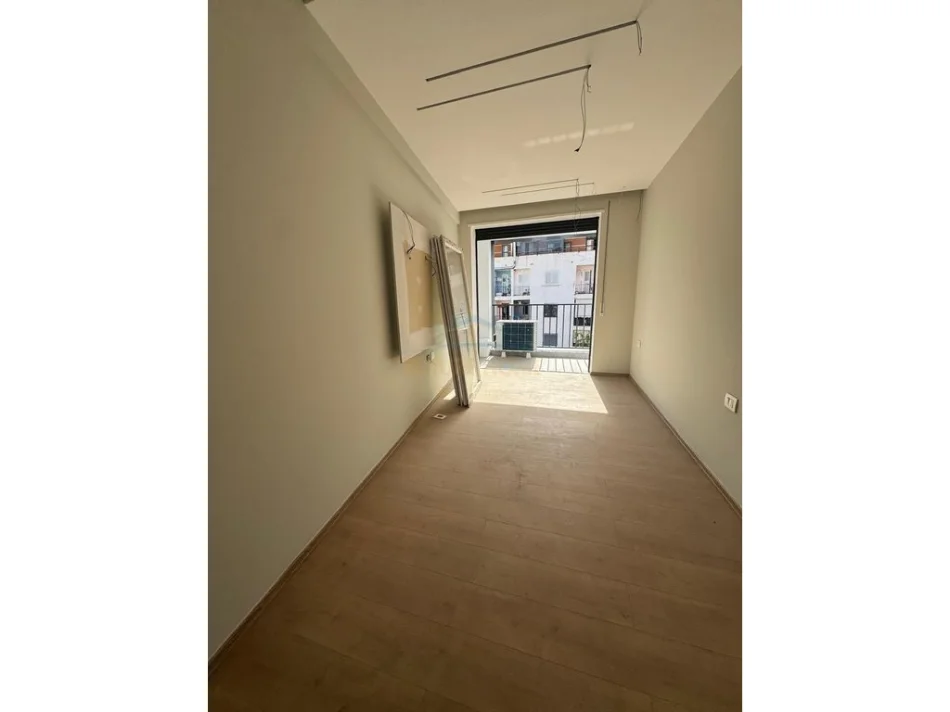 Tirane, shitet apartament 1+1+Ballkon Kati 6, 74 m² 144.000 € (Rruga 5 Maji)