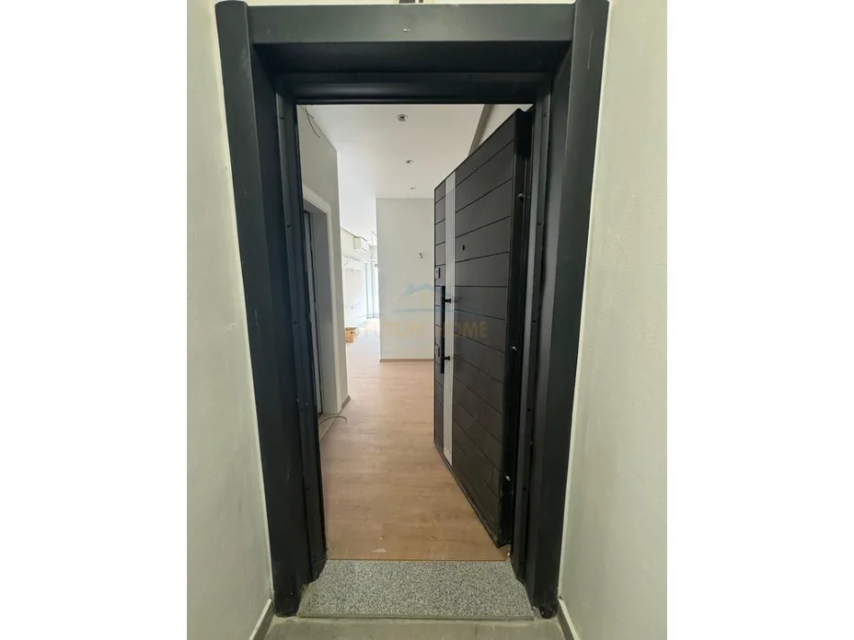 Tirane, shes apartament 1+1+Ballkon Kati 6, 74 m² 144.000 € (Rruga 5 Maj)