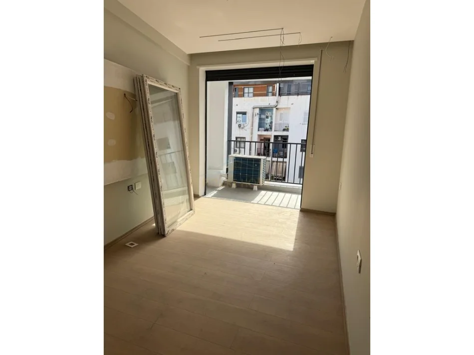 Tirane, shitet apartament 1+1 Kati 6, 74 m² 144.000 € (5 Maji)