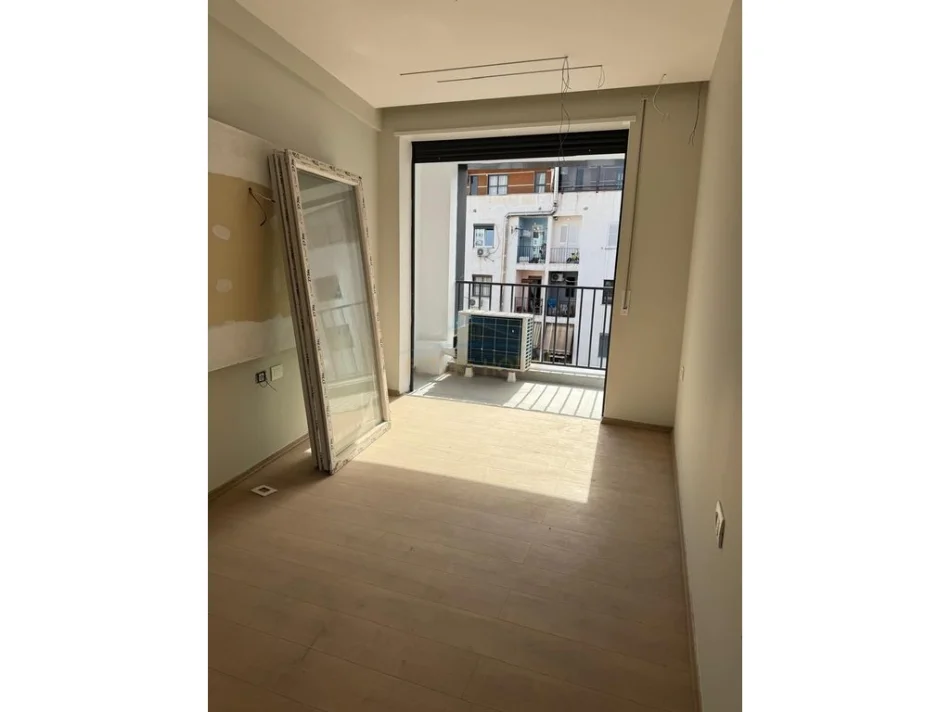 Tirane, shitet apartament 1+1+Ballkon Kati 6, 74 m² 144.000 € (Rruga 5 Maji)