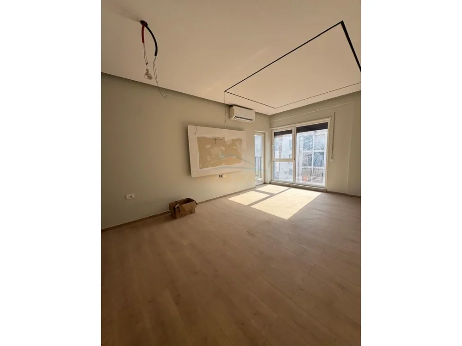 Tirane, shitet apartament 1+1 Kati 6, 74 m² 144.000 € (5 Maji)