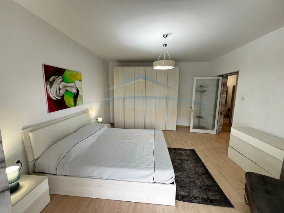 Tirane, jepet me qera apartament 2+1 Kati 4, 95 m² 850 € (KOMUNA E PARISIT)