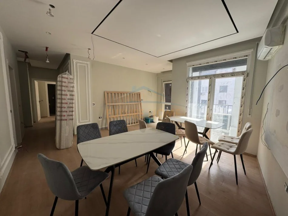 Tirane, shitet apartament 2+1 Kati 6, 97 m² 190.000 € (Rruga 5 Maji)